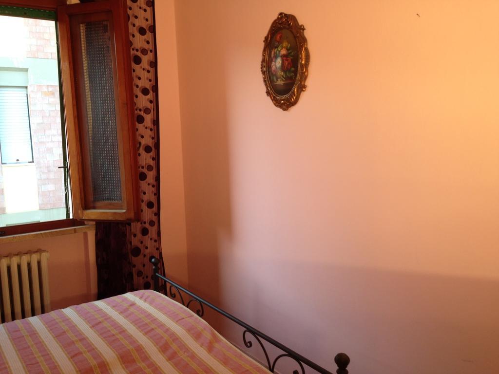 Stanza Bellaria Ξενοδοχείο Pontedera Δωμάτιο φωτογραφία